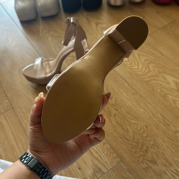 Clear platforms heels - Picture 3 of 3